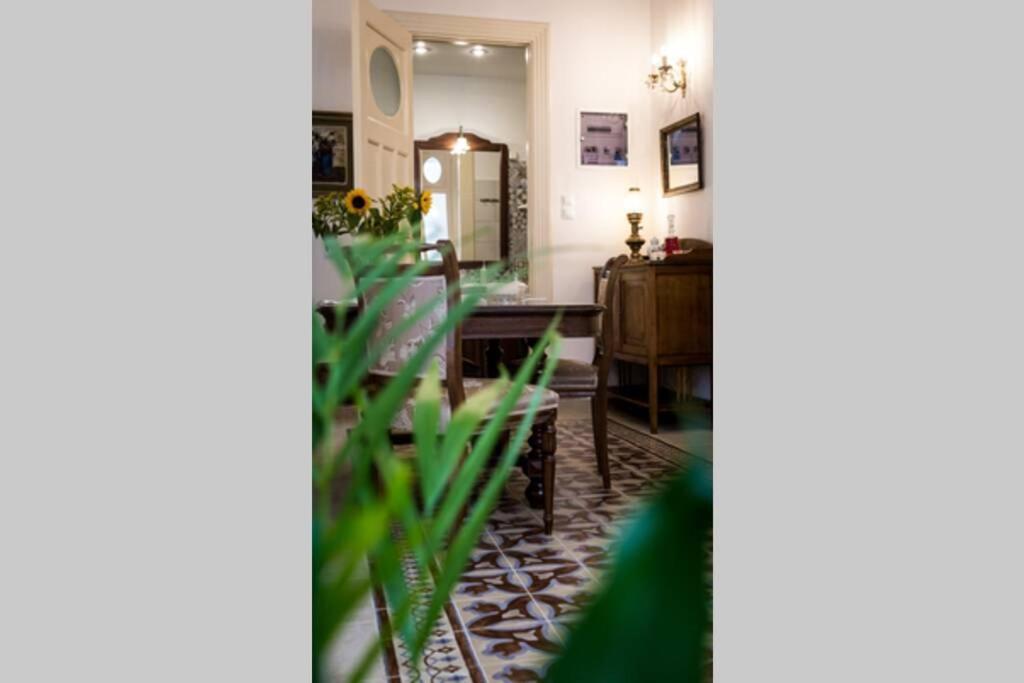 Neoclassical Flat With 2 Bedrooms In بيرايوس المظهر الخارجي الصورة