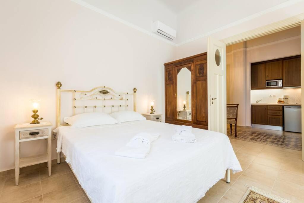 Neoclassical Flat With 2 Bedrooms In بيرايوس المظهر الخارجي الصورة