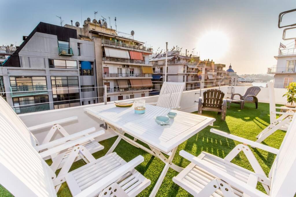Neoclassical Flat With 2 Bedrooms In بيرايوس المظهر الخارجي الصورة