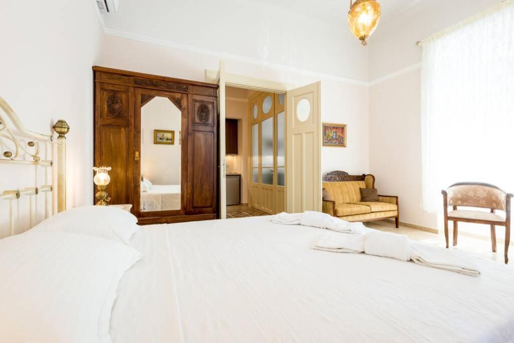 Neoclassical Flat With 2 Bedrooms In بيرايوس المظهر الخارجي الصورة