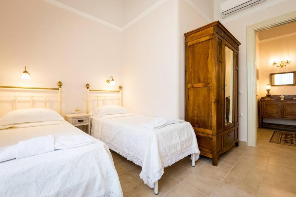 Neoclassical Flat With 2 Bedrooms In بيرايوس المظهر الخارجي الصورة